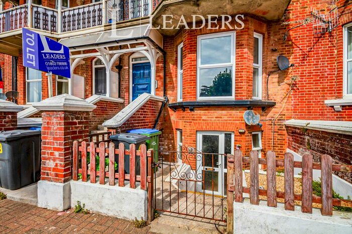 1 Bedroom Flat To Rent In South Terrace, Littlehampton, BN17