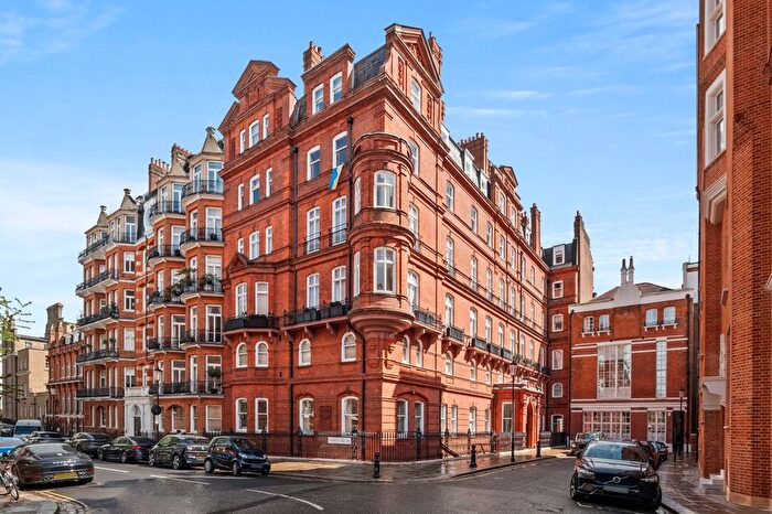 3 Bedroom Flat For Sale In Cadogan Square, Knightsbridge, SW1X