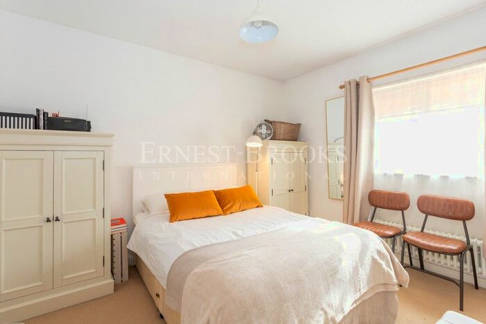 2 Bedroom Flat To Rent In West Ham Lane, Stratford, E15