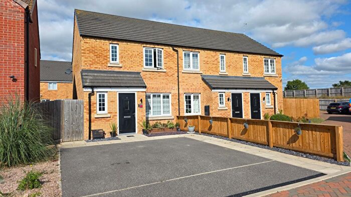 3 Bedroom End Of Terrace House For Sale In Brocklebank Way, Holdingham, NG34