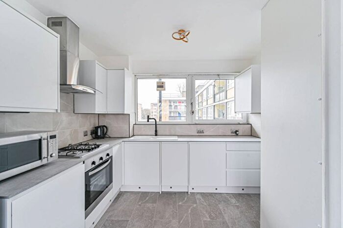 2 Bedroom Flat To Rent In Crownstone Road, Brixton, London, SW2