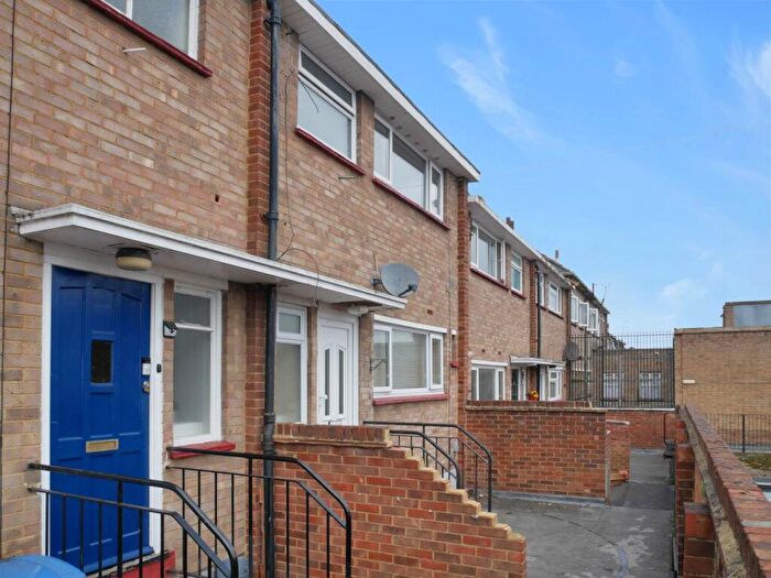 3 Bedroom Maisonette To Rent In Twydall Green, Twydall, Gillingham, ME8