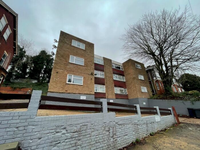 2 Bedroom Flat To Rent In Downs Road, Luton, Bedfordshire, LU1