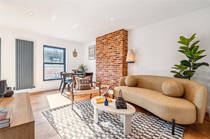 2 Bedroom Flat For Sale In Fernlea Road, SW12