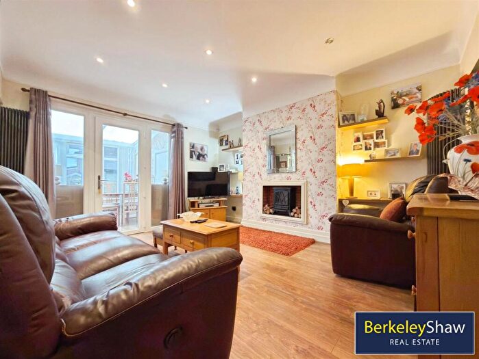 2 Bedroom Semi-Detached Bungalow For Sale In Moss Lane, Liverpool, L31