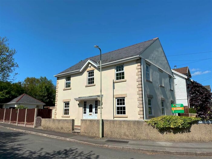 4 Bedroom Detached House To Rent In Woodland Park, Penderyn, Aberdare, CF44