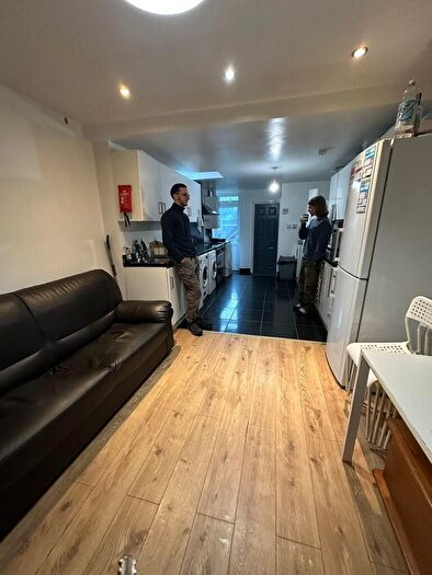 6 Bedroom House To Rent In Dawlish Road, Birmingham, B29
