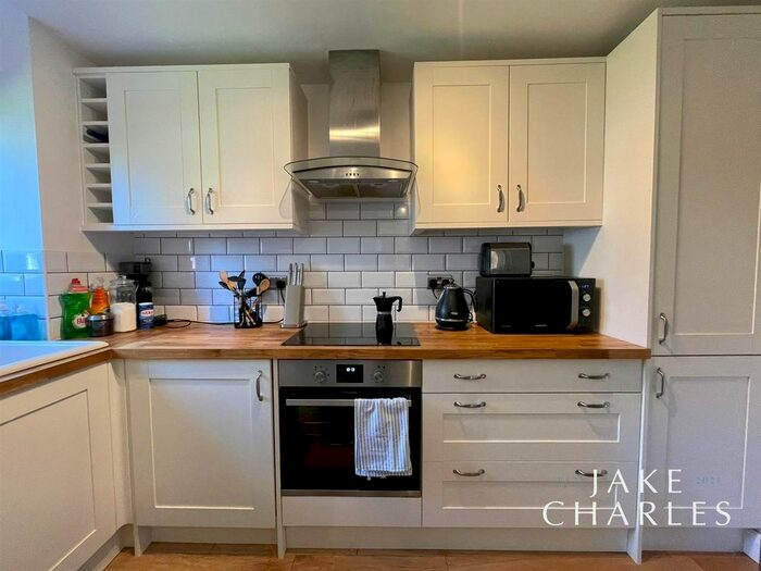 1 Bedroom Flat To Rent In Linwood Crescent, Enfield EN1