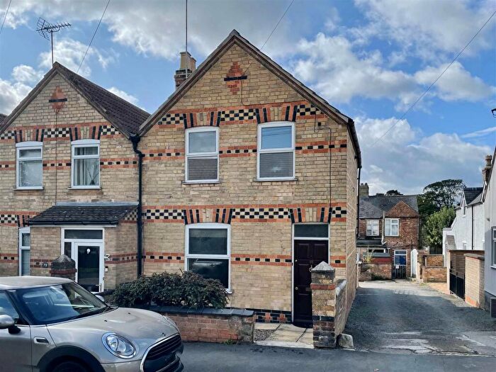 3 Bedroom End Of Terrace House To Rent In Radcliffe Road, Stamford, PE9