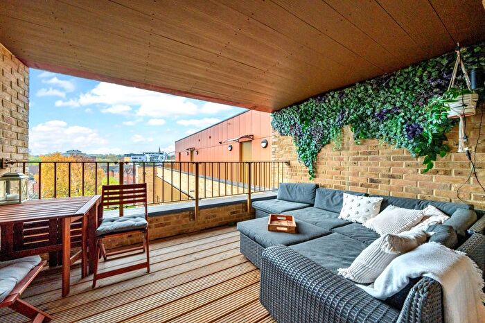 2 Bedroom Flat To Rent In Blackheath Road, London, SE10