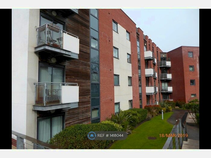 2 Bedroom Flat To Rent In Wilmslow Road, Manchester, M20