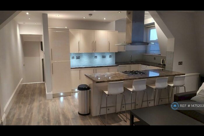 3 Bedroom Flat To Rent In Muswell Hill, London, N10