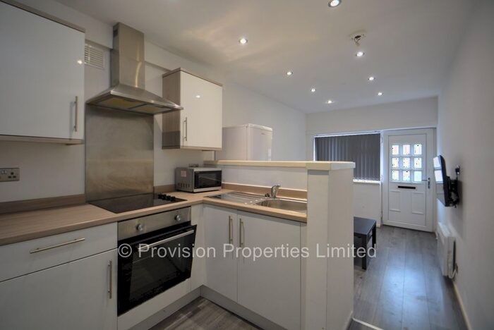 1 Bedroom Flat To Rent In Well Close Rise, City Centre, Leeds, LS7