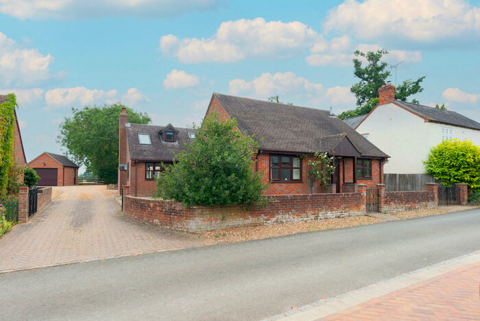4 Bedroom Detached Bungalow For Sale In Ivy Lane, Stewkley, Buckinghamshire, LU7