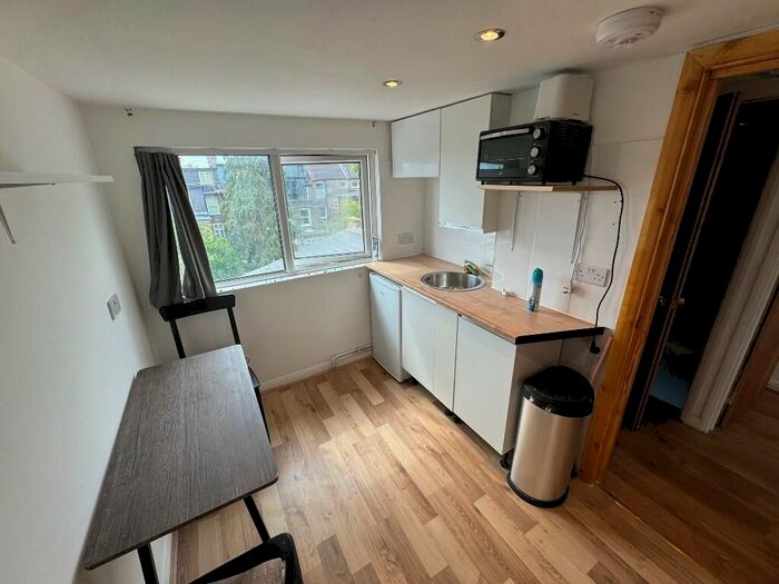 1 Bedroom Flat To Rent In Pemberton Road, Manor House, N4