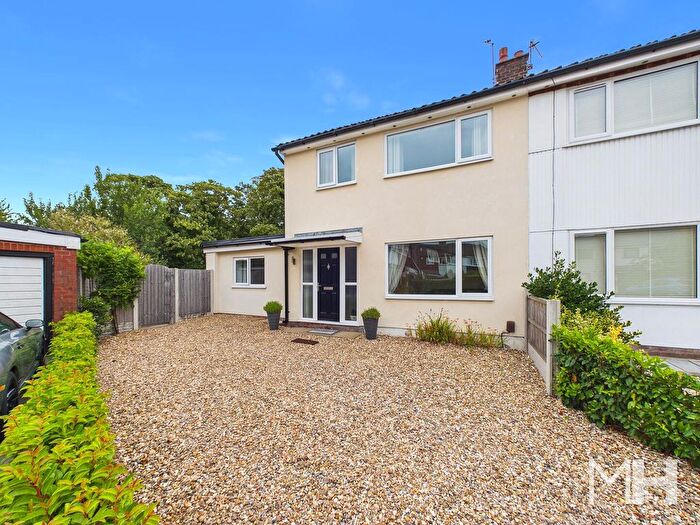 4 Bedroom Semi-Detached House For Sale In Foster Croft, Penwortham, Preston, PR1
