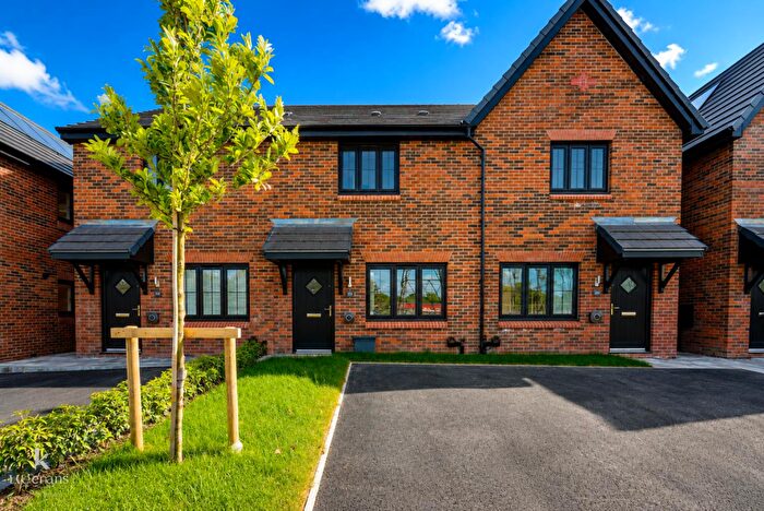 2 Bedroom Terraced House To Rent In Sandtrap, Manchester, M38