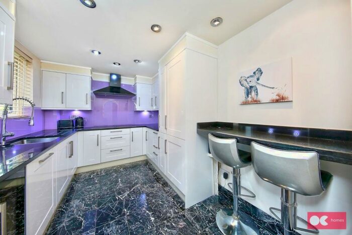 2 Bedroom Flat To Rent In Parkstone Avenue, Emerson Park, Hornchurch, RM11