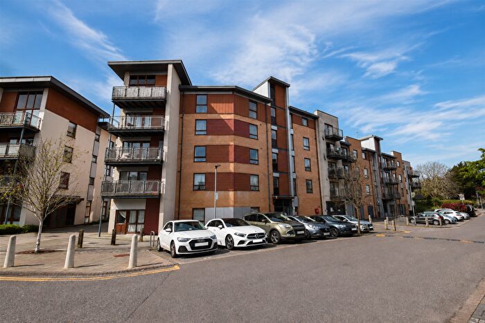 1 Bedroom Apartment To Rent In Commonwealth Drive, Crawley, West Sussex, RH10
