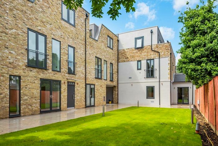 2 Bedroom Flat To Rent In Bellingham Road, London, SE6