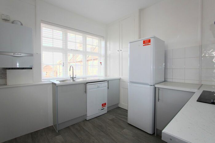 3 Bedroom Flat To Rent In The Market Place, Falloden Way, London, NW11