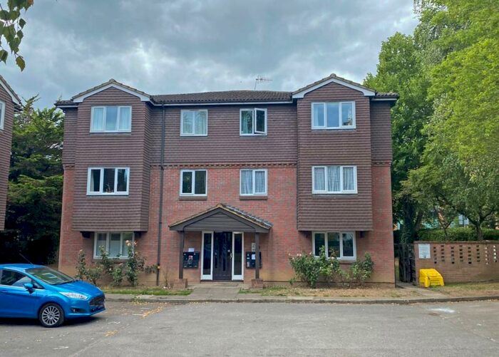 Flat To Rent In Lynwood Road, Redhill, RH1