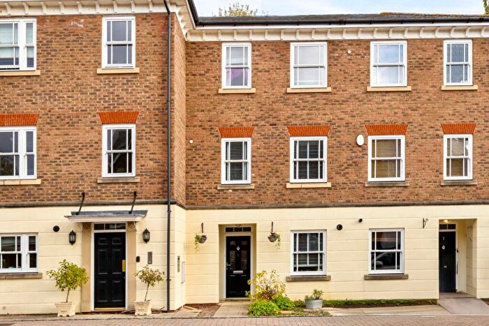 3 Bedroom Duplex For Sale In London Road, Horsham, RH12