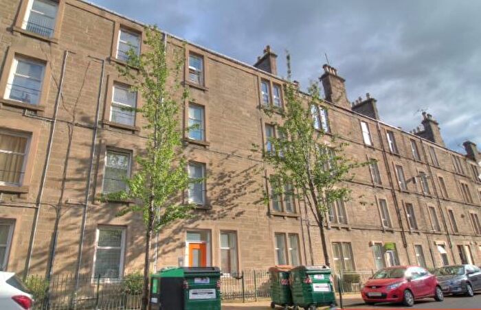 2 Bedroom Flat To Rent In Park Avenue, Stobswell, Dundee, DD4