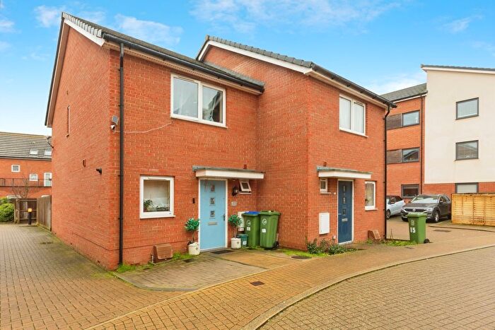 2 Bedroom Semi Detached House For Sale In Cubitt Street, Aylesbury, Buckinghamshire, HP19