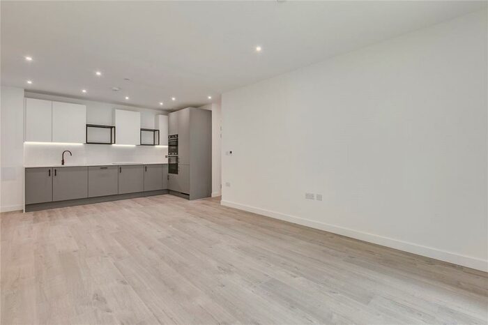 2 Bedroom Flat To Rent In Willowbrook House, Coster Avenue, London, N4