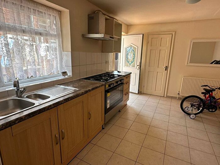 1 Bedroom Flat To Rent In Berwick Avenue, Hayes, UB4