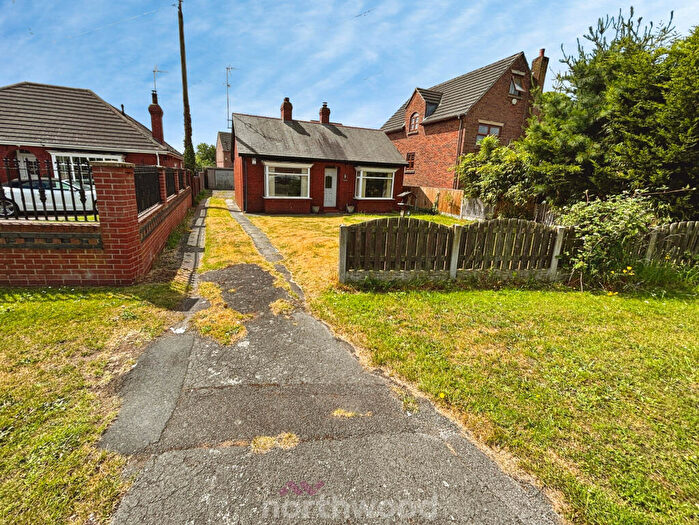 2 Bedroom Bungalow For Sale In Old Epworth Road East, Hatfield, Doncaster, DN7
