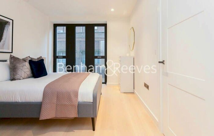 1 Bedroom Flat To Rent In Lincoln Square, Portugal Street, City, WC2A