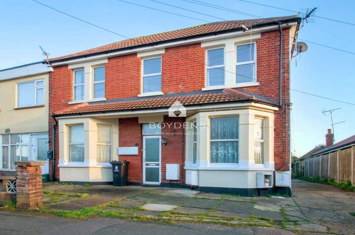 2 Bedroom Flat To Rent In Frinton Road, Holland On Sea, CO15