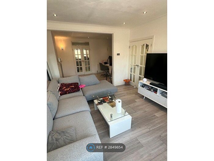 3 Bedroom Terraced House To Rent In Southbury Avenue, Enfield, EN1