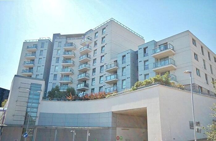 1 Bedroom Flat To Rent In Holly Court, Dolphin Approach, Romford, RM1