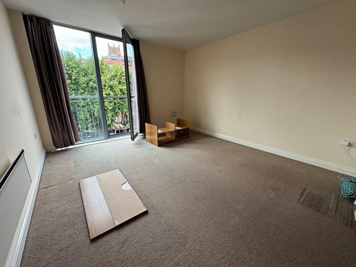 2 Bedroom Flat To Rent In Canal Street, Nottingham, Nottinghamshire, NG1