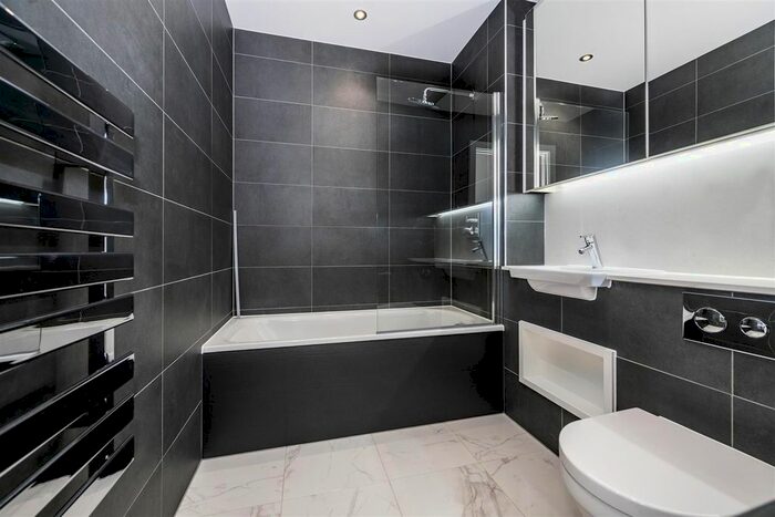 2 Bedroom Flat To Rent In Buckhold Road, London, SW18