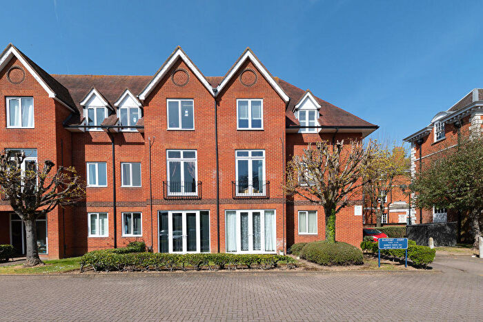 1 Bedroom Flat For Sale In Bluecoat Court, Hertford, SG14