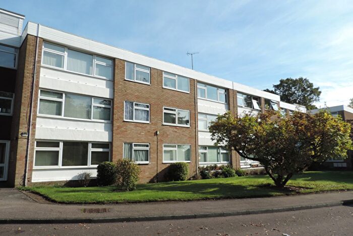 2 Bedroom Flat To Rent In Heathfield Close, Potters Bar, EN6