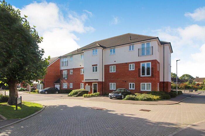 2 Bedroom Flat For Sale In Holymead, Calcot, Reading, RG31