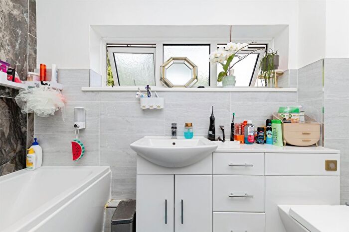 3 Bedroom Terraced House For Sale In Ferrier Road, Chells, Stevenage, SG2