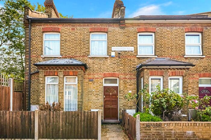 3 Bedroom End Of Terrace House For Sale In Edinburgh Road, London, E17