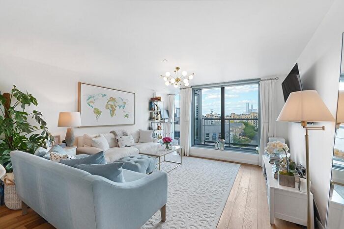 3 Bedroom Apartment To Rent In Dancers Way Greenwich, SE8