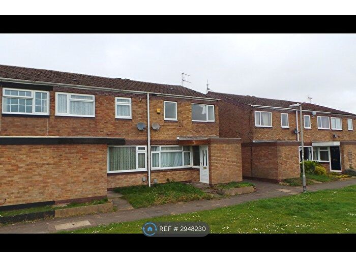 3 Bedroom Semi-Detached House To Rent In Dolphin Drive, Dunstable, LU5