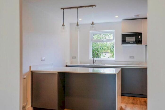 1 Bedroom Flat To Rent In Mill Road, Epsom, KT17