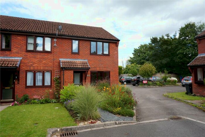 3 Bedroom Semi-Detached House To Rent In Knatchbull Close, Romsey, SO51