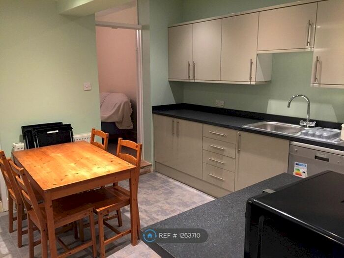 6 Bedroom Terraced House To Rent In Coronation Avenue, Bath BA2