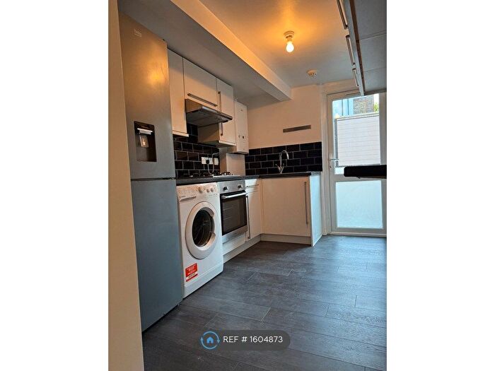 2 Bedroom Flat To Rent In Garratt Terrace, London, SW17