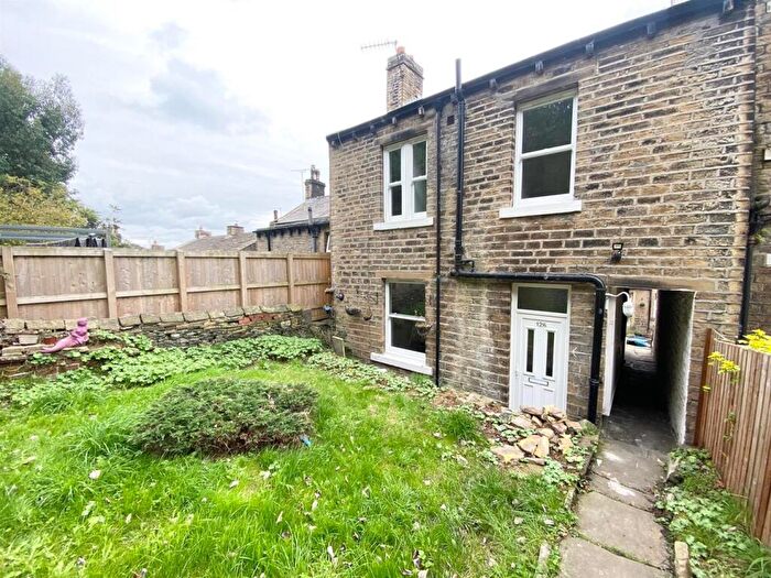 2 Bedroom House To Rent In Longwood Gate, Huddersfield, HD3